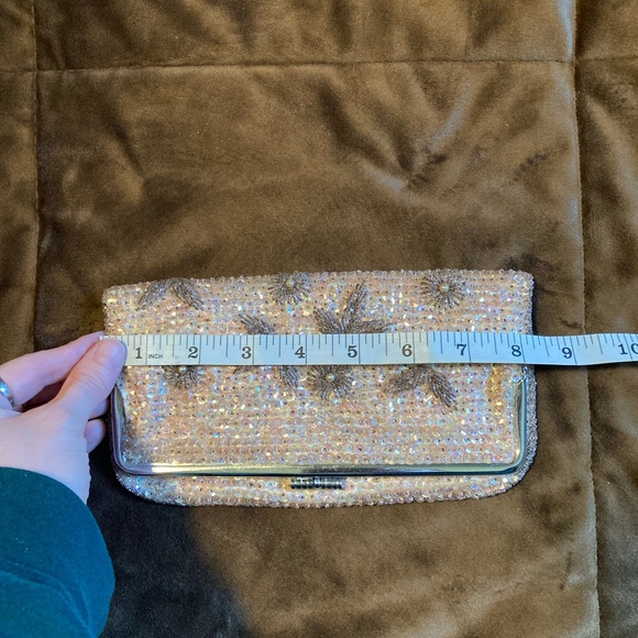 Gorgeous vintage looking beaded and sequined clutch. Pretty iridescent looking - Picture 9 of 11